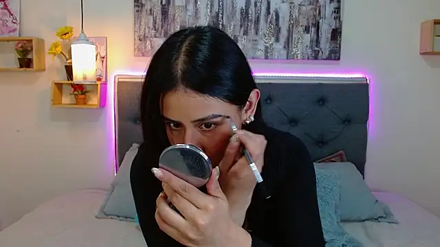 mia aira online show from September 19, 2:40 pm