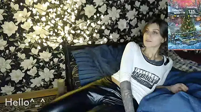 Snapshot of BroadFantasy chatting on December 10, 3:33 pm BroadFantasy online show from December 10, 3:33 pm