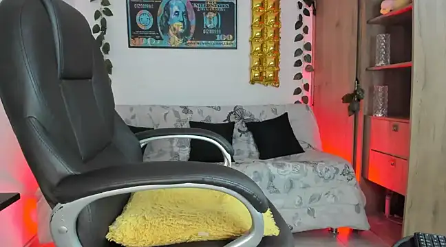 Snapshot of mikee_scooth chatting on January 11, 2:15 pm mikee scooth online show from January 11, 2:15 pm