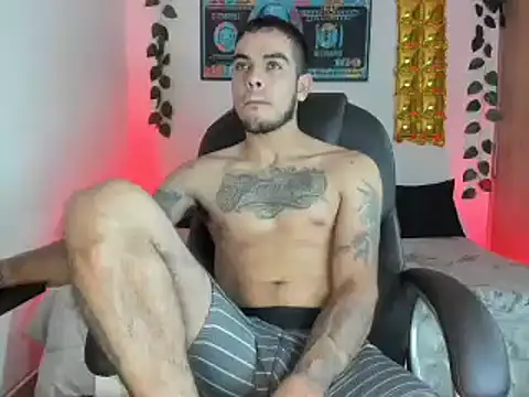 Snapshot of mikee_scooth chatting on February 8, 9:03 am mikee scooth online show from February 8, 9:03 am