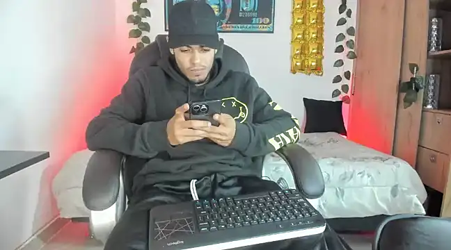 Snapshot of mikee_scooth chatting on February 12, 3:51 am mikee scooth online show from February 12, 3:51 am