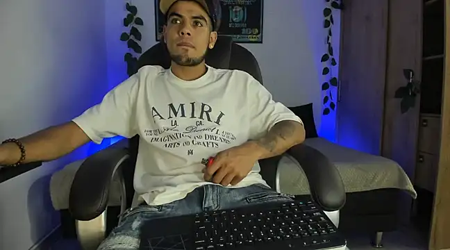 Snapshot of mikee_scooth chatting on February 28, 2:20 am mikee scooth online show from February 28, 2:20 am