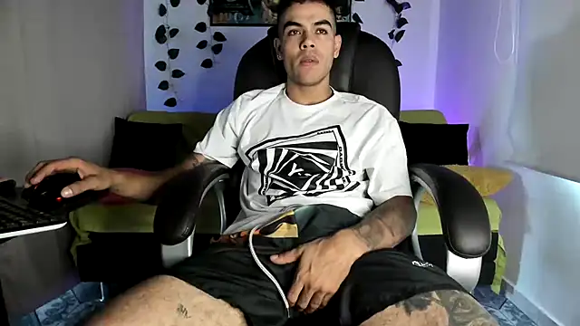 Snapshot of mikee_scooth chatting on September 23, 3:26 pm mikee scooth online show from September 23, 3:26 pm