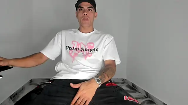 Snapshot of mikee_scooth chatting on December 3, 4:09 am mikee scooth online show from December 3, 4:09 am