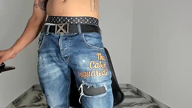 Snapshot of mikee_scooth chatting on December 18, 7:31 pm mikee scooth online show from December 18, 7:31 pm