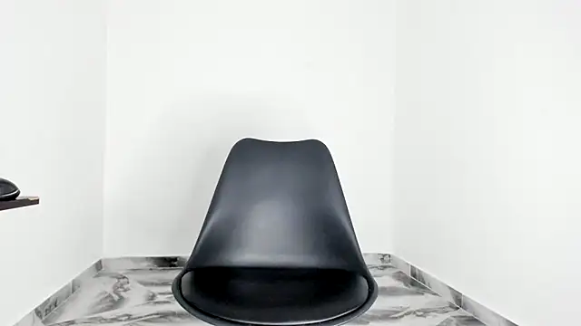 mikee scooth online show from January 5, 6:00 pm