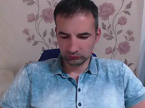Snapshot of Leo_1617 chatting on June 1, 8:21 pm Leo 1617 online show from June 1, 8:21 pm