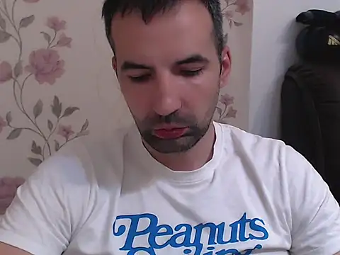 Snapshot of Leo_1617 chatting on June 20, 10:18 am Leo 1617 online show from June 20, 10:18 am