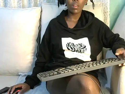 Caryyyl online show from November 8, 2:06 pm