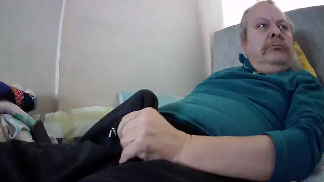 Snapshot of amylrmm1903 chatting on January 19, 1:33 pm amylrmm1903 online show from January 19, 1:33 pm