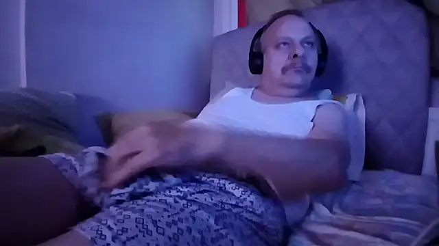 Snapshot of amylrmm1903 chatting on November 17, 2:12 pm amylrmm1903 online show from November 17, 2:12 pm