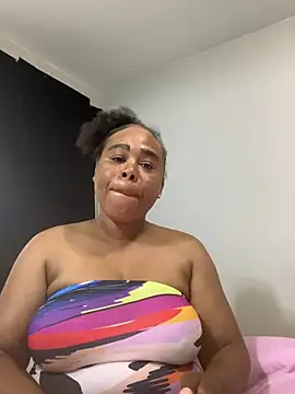 Snapshot of sexxycandyred chatting on July 2, 9:32 pm sexxycandyred online show from July 2, 9:32 pm