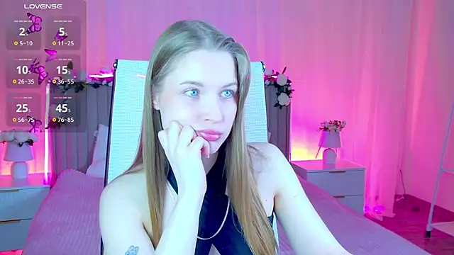 CuteMousee online show from April 28, 8:19 am