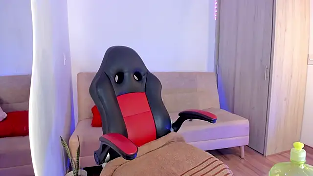 Snapshot of Sweetluna__ chatting on March 13, 7:42 am Sweetluna online show from March 13, 7:42 am