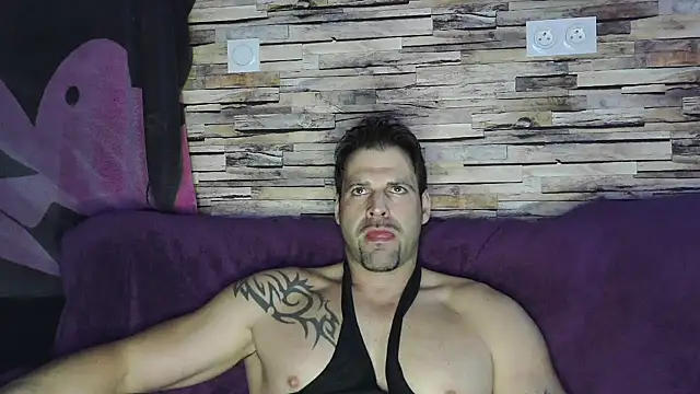 Snapshot of XxBigboybandxX chatting on February 9, 3:34 pm XxBigboybandxX online show from February 9, 3:34 pm
