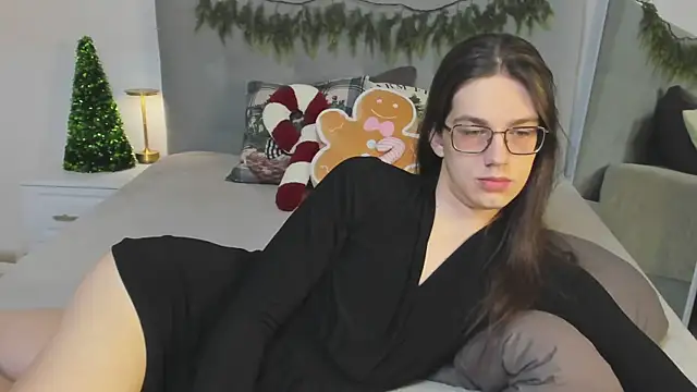 Alfreda Mills online show from December 18, 10:43 am