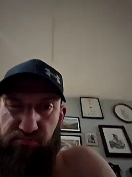 Snapshot of Icebearsticlese chatting on April 11, 7:45 am Icebearsticlese online show from April 11, 7:45 am