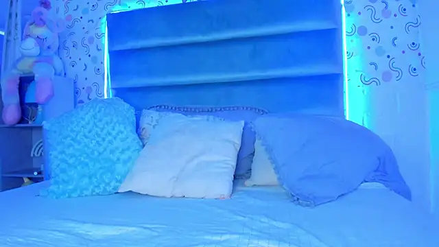 MelodiLovee  online show from December 13, 6:16 pm