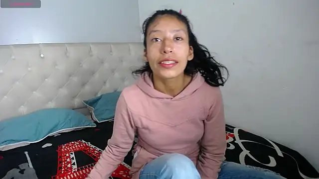 karolinee 66  online show from December 20, 3:25 am