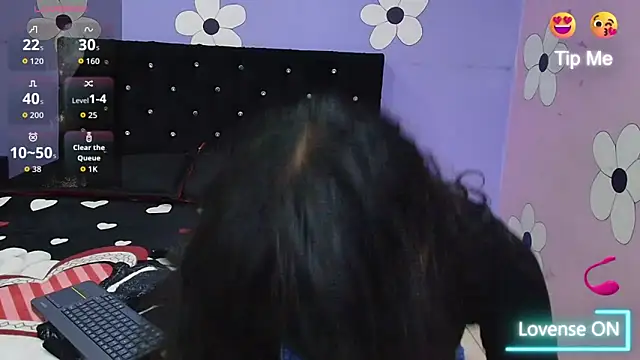 karolinee 66  online show from March 7, 4:20 am