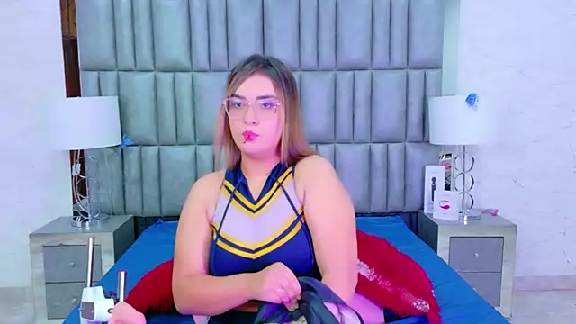 Snapshot of ZoehRoux chatting on November 13, 4:11 am ZoehRoux online show from November 13, 4:11 am