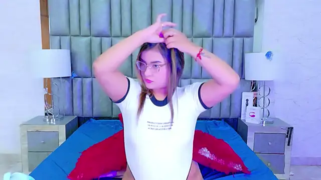 Snapshot of ZoehRoux chatting on November 14, 4:11 am ZoehRoux online show from November 14, 4:11 am