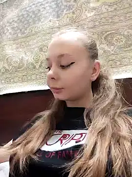 Snapshot of Ekaterina27 chatting on June 20, 9:12 am Ekaterina27 online show from June 20, 9:12 am