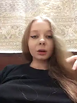 Snapshot of Ekaterina27 chatting on June 25, 6:51 am Ekaterina27 online show from June 25, 6:51 am