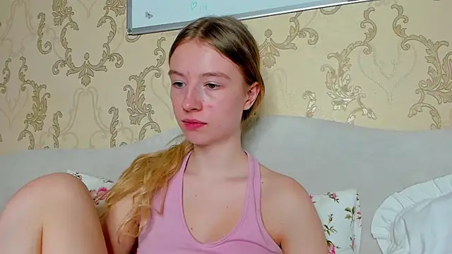 Snapshot of minidivaa_ chatting on December 13, 5:49 am minidivaa online show from December 13, 5:49 am