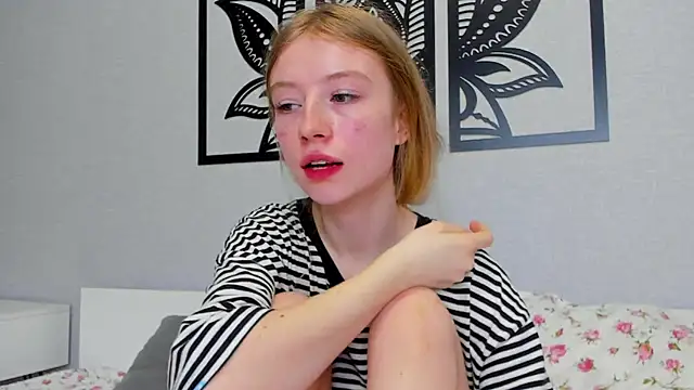 Snapshot of minidivaa_ chatting on February 19, 7:27 pm minidivaa online show from February 19, 7:27 pm