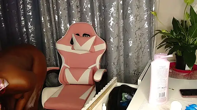 MissBigNipples online show from June 18, 1:50 am