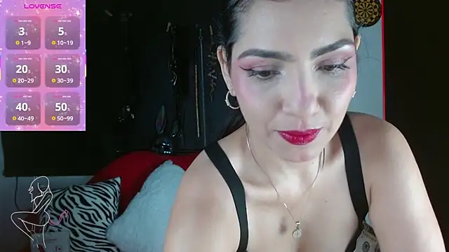 Carolaine69  online show from April 27, 1:31 pm