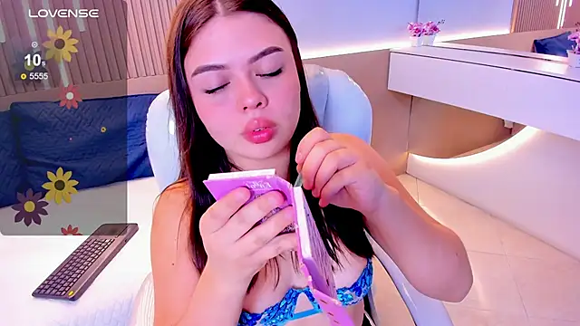 Snapshot of Sexy_paradise18_ chatting on May 6, 3:46 am Sexy paradise18 online show from May 6, 3:46 am
