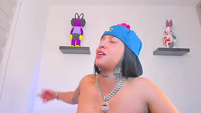 Gangster Girl online show from December 18, 1:37 am