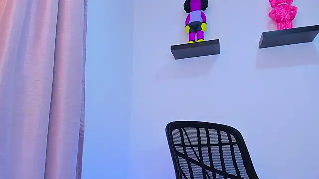 Gangster Girl online show from February 24, 1:35 am