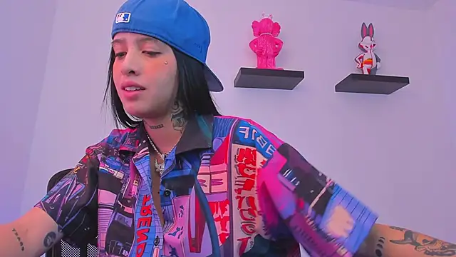 Gangster Girl online show from March 16, 7:06 pm