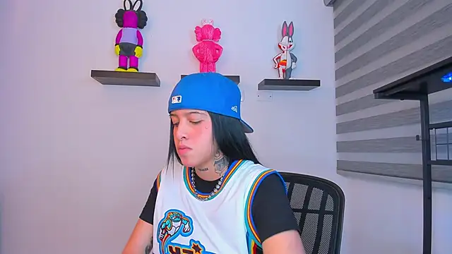 Gangster Girl online show from October 12, 3:27 am