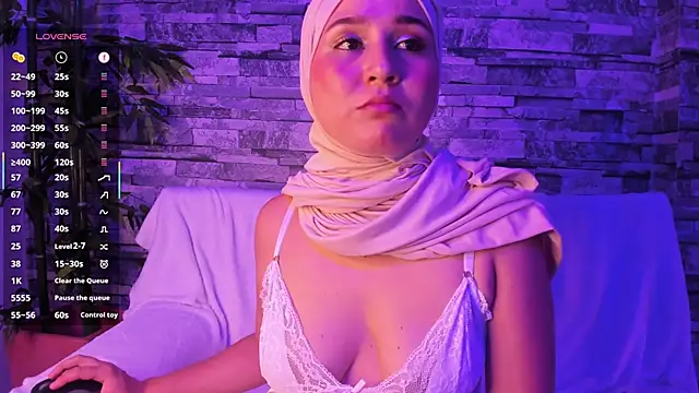 Snapshot of SamiQuest chatting on February 20, 6:50 am SamiQuest online show from February 20, 6:50 am