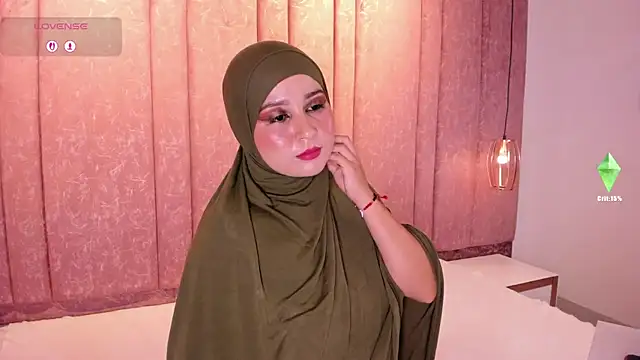 Snapshot of SamiQuest chatting on November 6, 4:13 am SamiQuest online show from November 6, 4:13 am