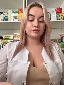 Snapshot of Maya_Willis chatting on November 1, 5:31 am Maya Willis online show from November 1, 5:31 am