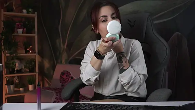 Snapshot of Lana__May chatting on October 19, 6:03 am Lana May online show from October 19, 6:03 am