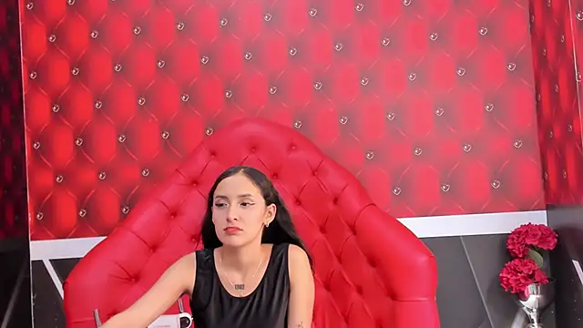 Snapshot of SARAFOXX_ chatting on February 9, 6:05 pm SARAFOXX online show from February 9, 6:05 pm