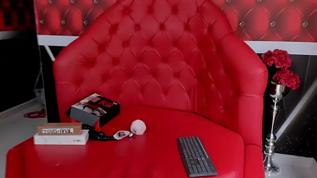 Snapshot of SARAFOXX_ chatting on March 12, 2:45 pm SARAFOXX online show from March 12, 2:45 pm