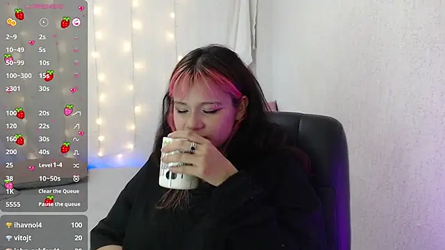 mixie cute online show from December 20, 1:14 am