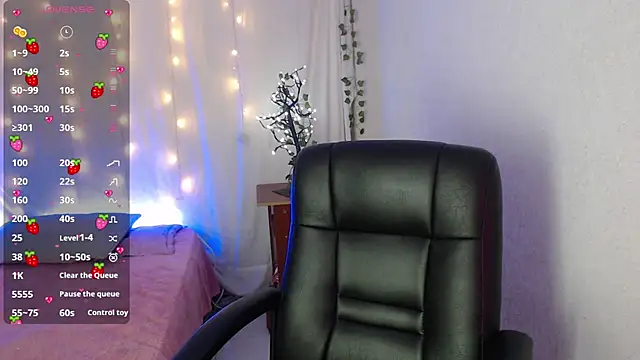 mixie cute online show from January 17, 8:55 pm