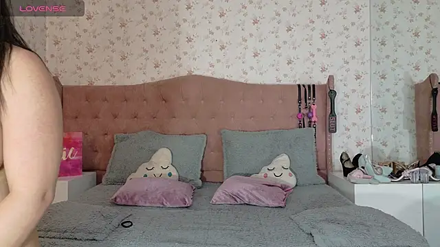 AvrillThomas online show from February 3, 9:07 pm