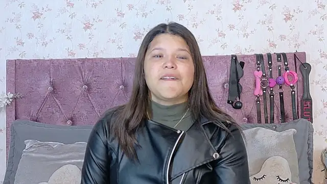 AvrillThomas online show from October 15, 2:06 pm