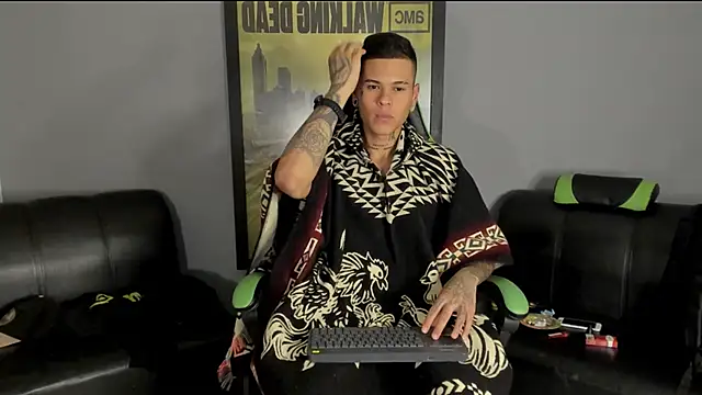 Snapshot of jamesinked_ chatting on December 23, 4:12 am jamesinked  online show from December 23, 4:12 am