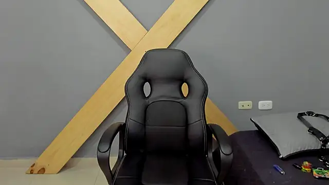 Snapshot of jamesinked_ chatting on December 27, 3:37 pm jamesinked  online show from December 27, 3:37 pm