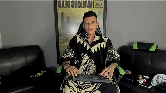 Snapshot of jamesinked_ chatting on December 30, 4:42 am jamesinked  online show from December 30, 4:42 am